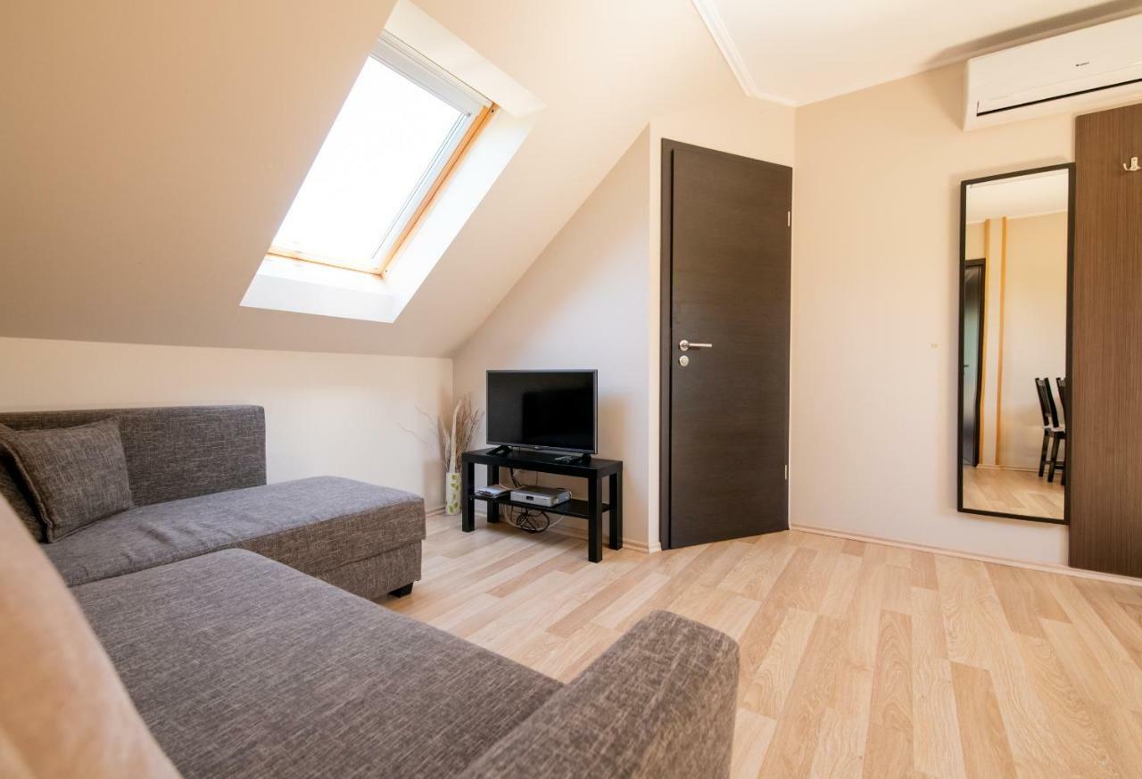 Dunazug Apartmanhaz โดเมิช ภายนอก รูปภาพ