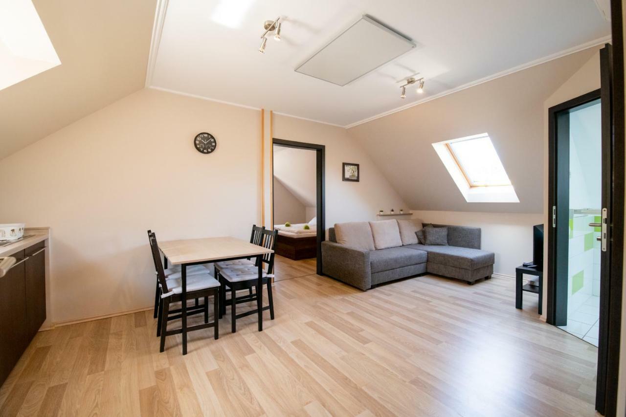 Dunazug Apartmanhaz โดเมิช ภายนอก รูปภาพ