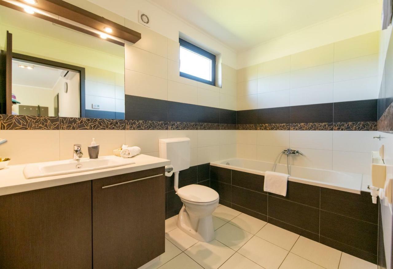 Dunazug Apartmanhaz โดเมิช ภายนอก รูปภาพ